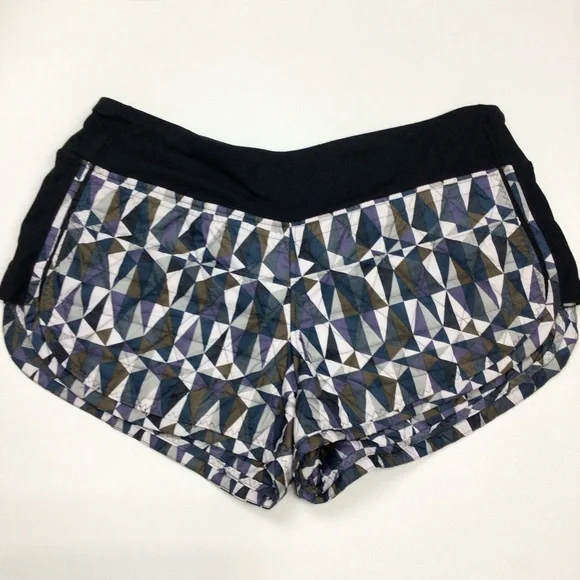 Lululemon Hot Cheeks Quilted Shorts Womens sz 8 Stained Glass Love Black